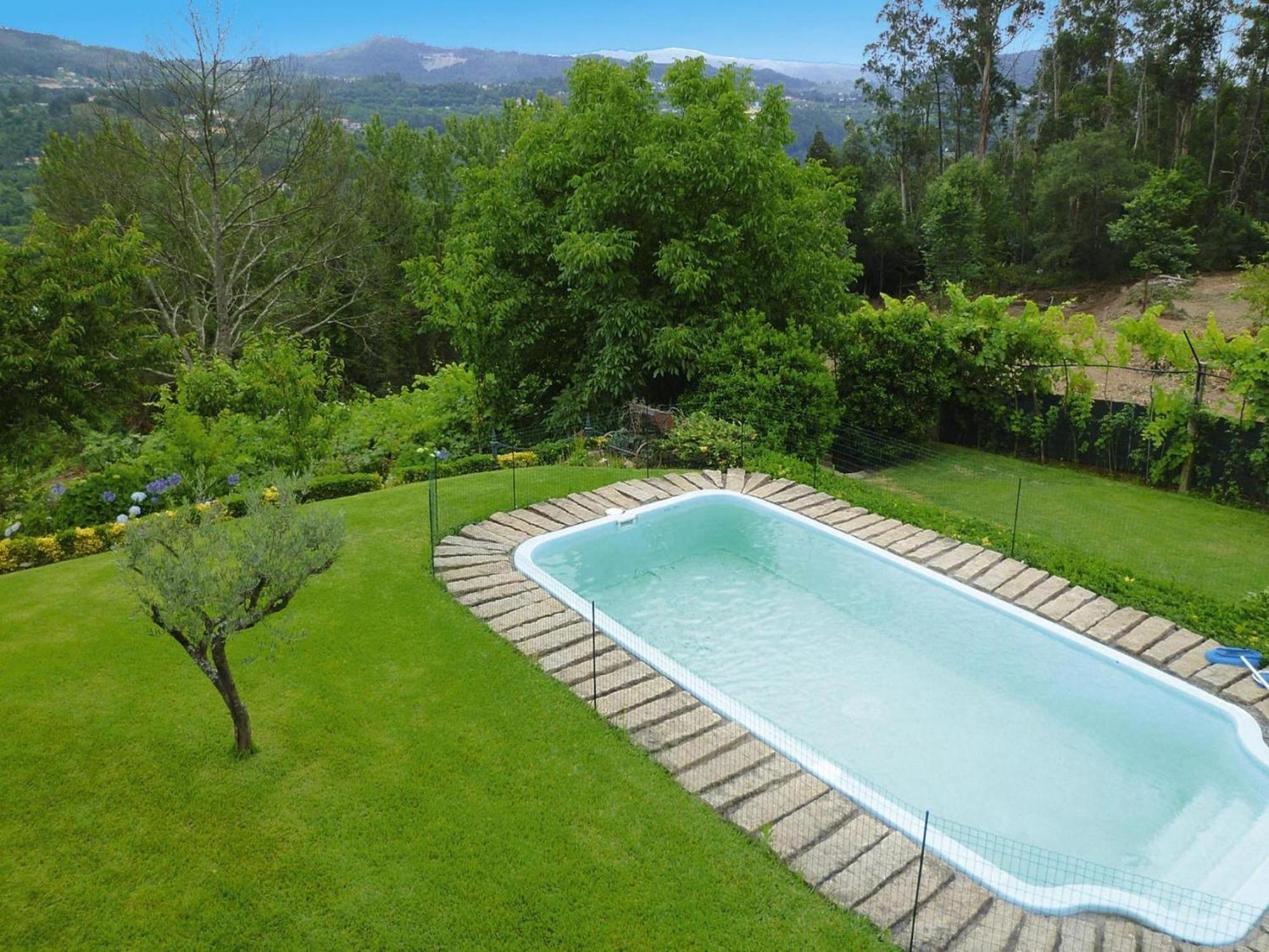 holiday home, Luzim Esterno foto